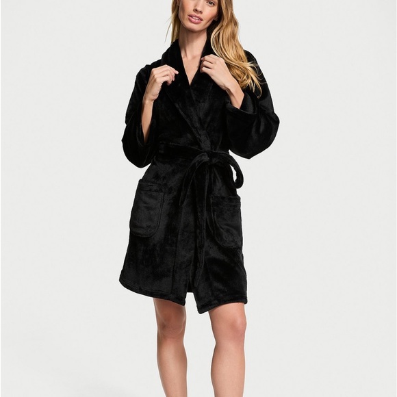 Victoria’s Secret Luxurious Black Women's Plush Robe - Picture 3 of 5